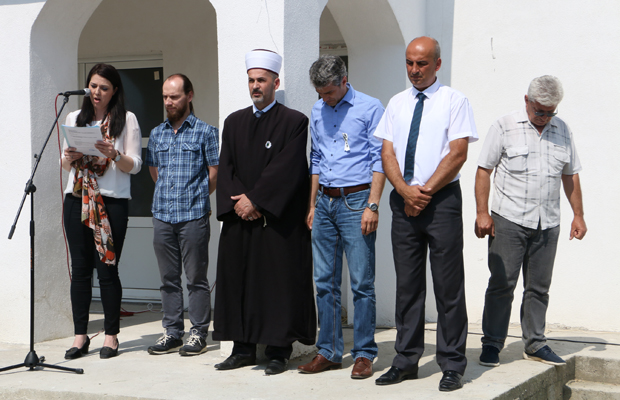 Na prostoru nekadašnjeg logora Trnopolje kod Prijedora danas je više desetaka bivših logoraša i porodica ubijenih logoraša obilježilo 24 godine od osnivanja ovog logora. ( Gorana Jakovljevic - Anadolu Agency )