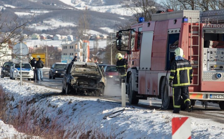 kozarac-auto-u-plamenu