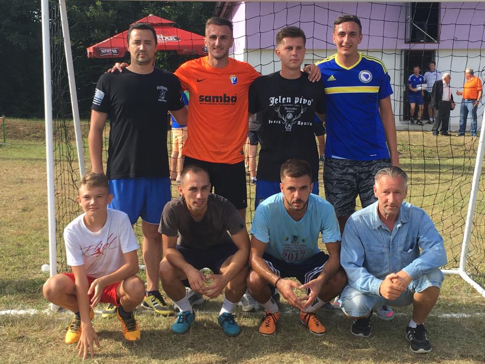 Sandin Avdic sa prijateljima na turniru u Rakovcanima.